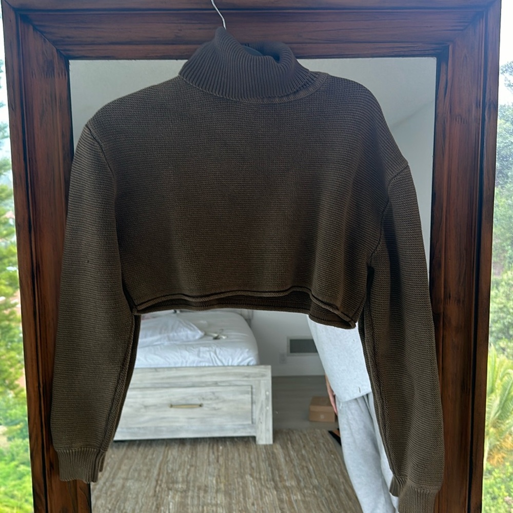 Cropped Knitted brown turtleneck